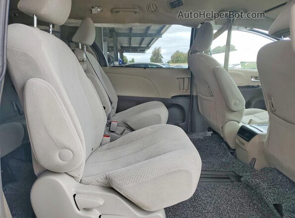 5TDKZ3DC3HS883024 2017 TOYOTA SIENNA White Vista interior trasera