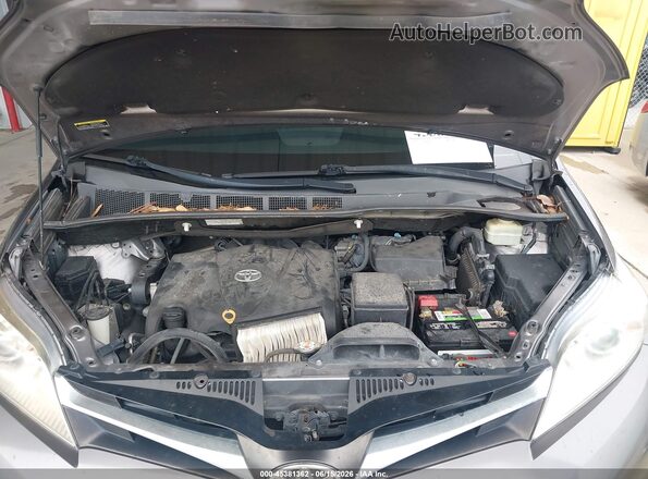 5TDKZ3DC3JS901897 2018 TOYOTA SIENNA Серый Вид сзади