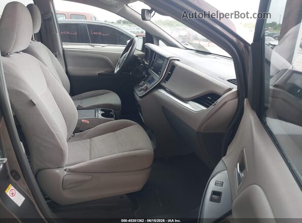 5TDKZ3DC3JS901897 2018 TOYOTA SIENNA Серый Вид салона спереди
