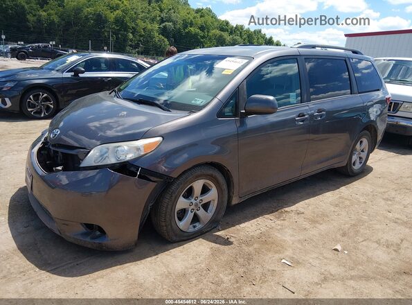 5TDKZ3DC4HS832583 2017 TOYOTA SIENNA Gray Առջևի ձախ երեք քառորդ տեսարան