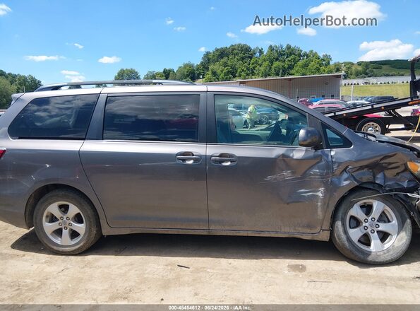 5TDKZ3DC4HS832583 2017 TOYOTA SIENNA Gray Սալոնի հետևի տեսք