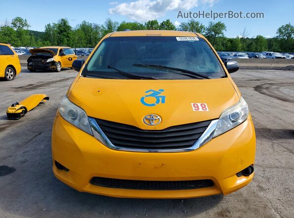 5TDKZ3DC4HS876552 2017 TOYOTA SIENNA Yellow 