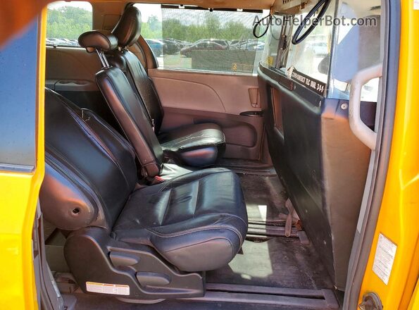 5TDKZ3DC4HS876552 2017 TOYOTA SIENNA Yellow 