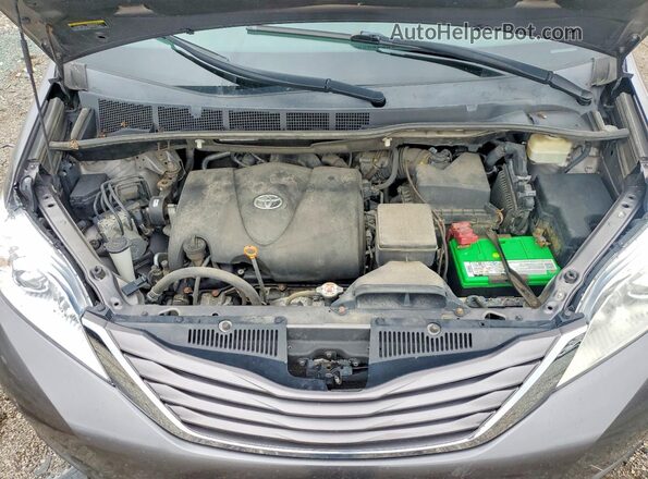 5TDKZ3DC5HS817378 2017 TOYOTA SIENNA Gray Vista del compartimento del motor
