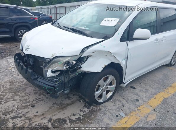 5TDKZ3DC5HS827649 2017 TOYOTA SIENNA White Вид спереду