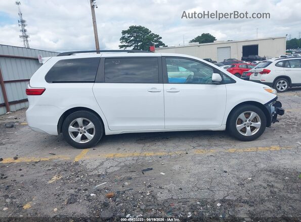 5TDKZ3DC5HS827649 2017 TOYOTA SIENNA White Вид задньої частини салону