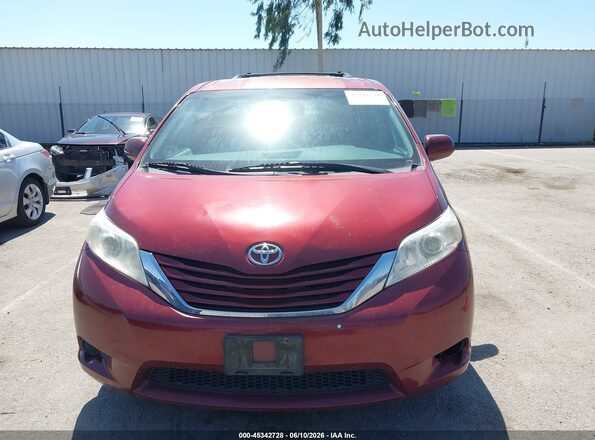 5TDKZ3DC5HS874910 2017 TOYOTA SIENNA Burgundy ხელსაწყოთა პანელის ხედი