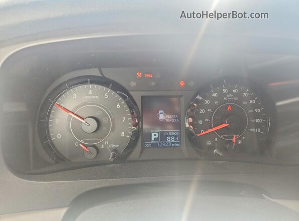 5TDKZ3DC6HS783256 2017 TOYOTA SIENNA Charcoal Սարքավորումների վահանակի տեսք