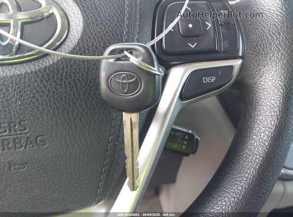 5TDKZ3DC6HS836439 2017 TOYOTA SIENNA White Dashboard view