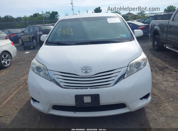 5TDKZ3DC6HS836439 2017 TOYOTA SIENNA White Instrument cluster view