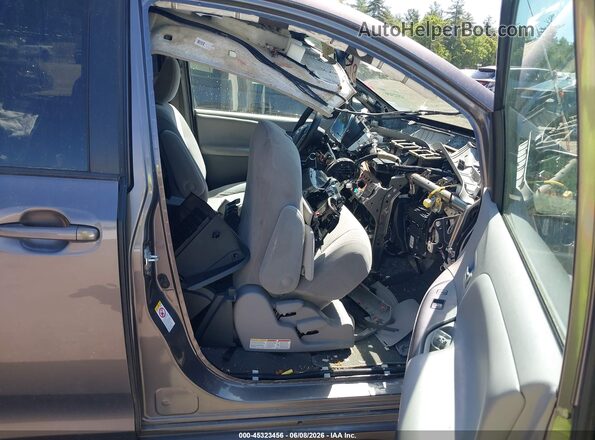 5TDKZ3DC6JS921285 2018 TOYOTA SIENNA Gray Вид салону спереду