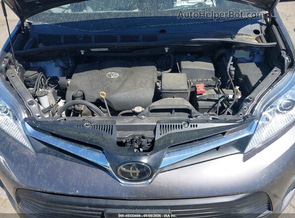 5TDKZ3DC6JS921285 2018 TOYOTA SIENNA Gray Вид ззаду