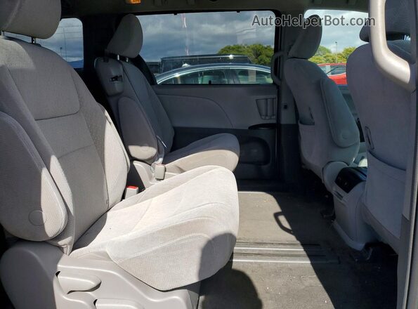 5TDKZ3DC6JS946977 2018 TOYOTA SIENNA Silver 