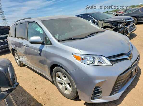 5TDKZ3DC6JS953833 2018 TOYOTA SIENNA Silver Delantero derecho