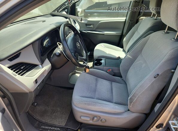 5TDKZ3DC6JS953833 2018 TOYOTA SIENNA Silver Vista interior delantera