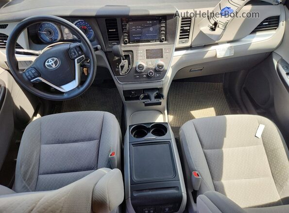 5TDKZ3DC6JS953833 2018 TOYOTA SIENNA Silver Vista del salpicadero