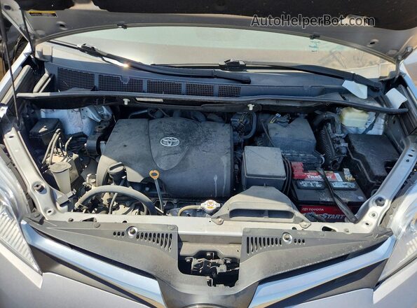 5TDKZ3DC6JS953833 2018 TOYOTA SIENNA Silver Vista del compartimento del motor