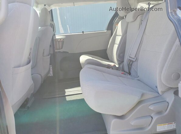 5TDKZ3DC6LS032960 2020 TOYOTA SIENNA Silver უკანა სალონის ხედი