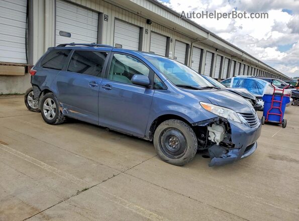 5TDKZ3DC7HS767356 2017 TOYOTA SIENNA Blue Front right