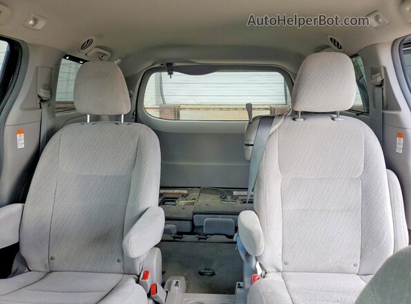5TDKZ3DC7HS767356 2017 TOYOTA SIENNA Blue Rear seats view