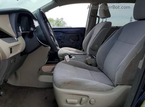 5TDKZ3DC7KS970495 2019 TOYOTA SIENNA Синий Вид салона спереди