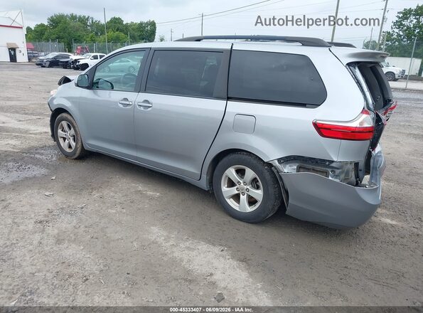 5TDKZ3DC8HS771707 2017 TOYOTA SIENNA Silver Trasero izquierdo