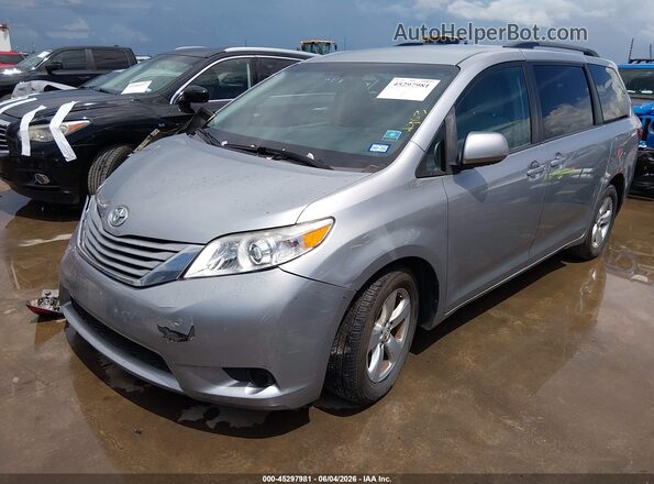 5TDKZ3DC8HS844963 2017 TOYOTA SIENNA Blue Vista tres cuartos delantera izquierda