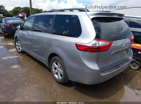 5TDKZ3DC8HS844963 2017 TOYOTA SIENNA Blue Trasero izquierdo