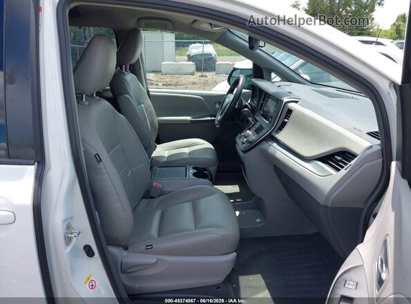 5TDKZ3DC8JS946401 2018 TOYOTA SIENNA White Front interior view