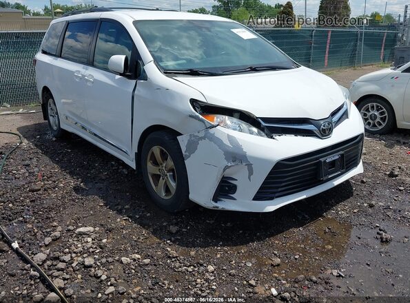 5TDKZ3DC8JS946401 2018 TOYOTA SIENNA White Front view