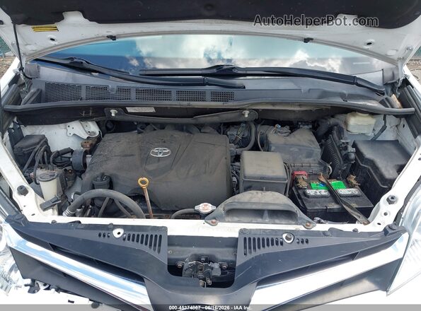 5TDKZ3DC8JS946401 2018 TOYOTA SIENNA White Rear view