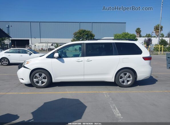 5TDKZ3DC9HS768735 2017 TOYOTA SIENNA White 360 interior view