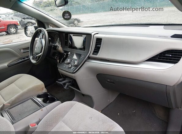 5TDKZ3DC9HS820316 2017 TOYOTA SIENNA Black წინა სალონის ხედი