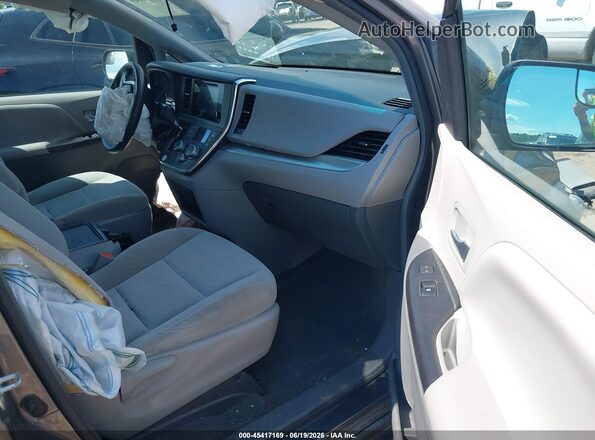 5TDKZ3DC9HS852733 2017 TOYOTA SIENNA Gray Սալոնի դիմացի տեսք