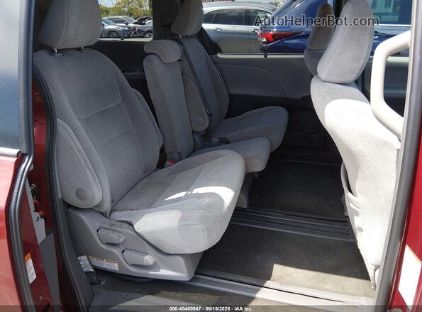 5TDKZ3DC9HS880533 2017 TOYOTA SIENNA Бордовый Вид наклейки с VIN-кодом
