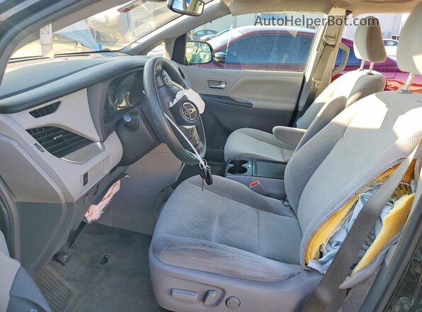 5TDKZ3DC9JS933480 2018 TOYOTA SIENNA Black Սալոնի դիմացի տեսք
