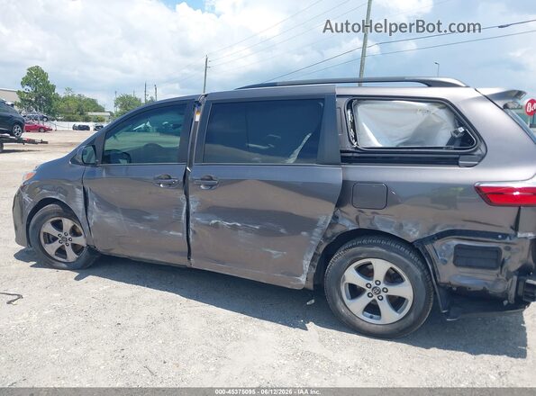 5TDKZ3DC9JS954586 2018 TOYOTA SIENNA Gray Front view