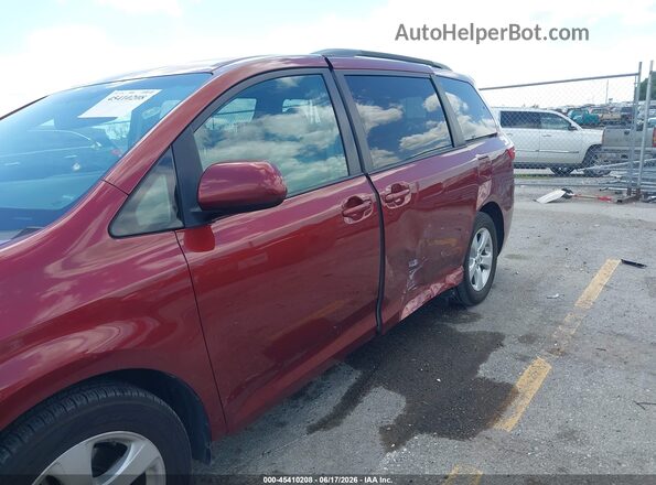 5TDKZ3DCXHS813469 2017 TOYOTA SIENNA Red Widok z przodu