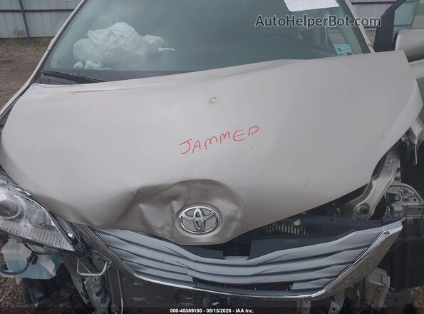 5TDKZ3DCXHS875597 2017 TOYOTA SIENNA Beige უკანა ხედი