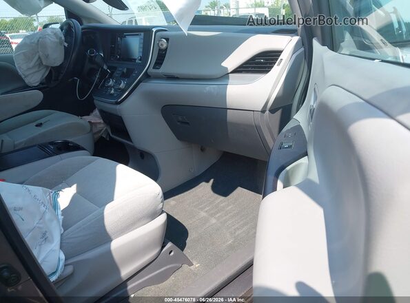 5TDKZ3DCXJS965483 2018 TOYOTA SIENNA Серый Вид салона спереди