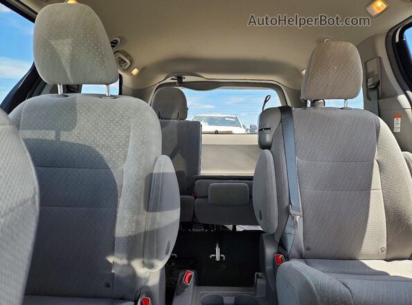 5TDKZ3DCXKS966313 2019 TOYOTA SIENNA White უკანა სავარძლების ხედი