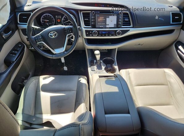 5TDKZRFH1HS517977 2017 TOYOTA HIGHLANDER Brown Вид панелі приладів