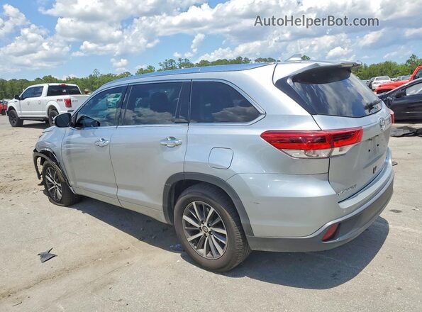 5TDKZRFH1JS260809 2018 TOYOTA HIGHLANDER Silver 