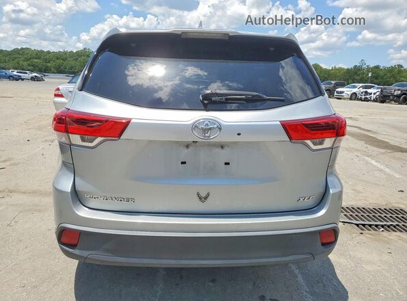 5TDKZRFH1JS260809 2018 TOYOTA HIGHLANDER Silver 