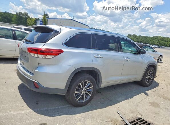 5TDKZRFH1JS260809 2018 TOYOTA HIGHLANDER Silver 