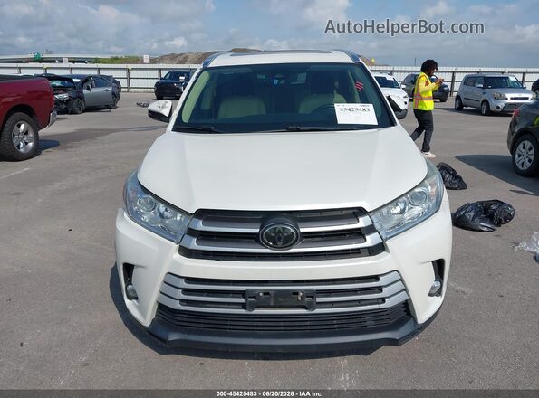5TDKZRFH1JS544201 2018 TOYOTA HIGHLANDER White Vista interior trasera