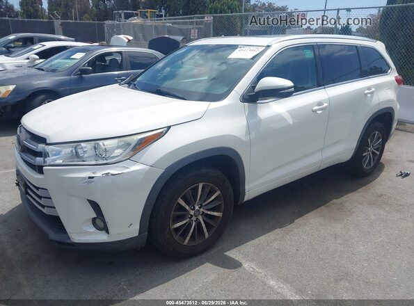 5TDKZRFH2JS527858 2018 TOYOTA HIGHLANDER Белый Передняя левая четверть