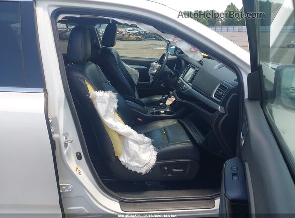5TDKZRFH2JS536382 2018 TOYOTA HIGHLANDER White Front interior view