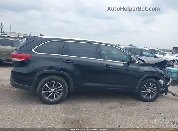 5TDKZRFH2JS537712 2018 TOYOTA HIGHLANDER Black Вид задньої частини салону