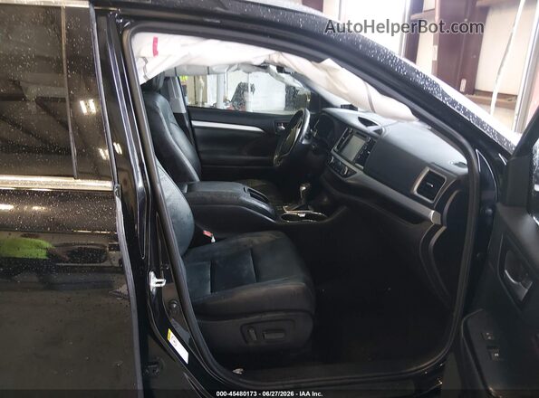 5TDKZRFH3JS528856 2018 TOYOTA HIGHLANDER Black Front interior view
